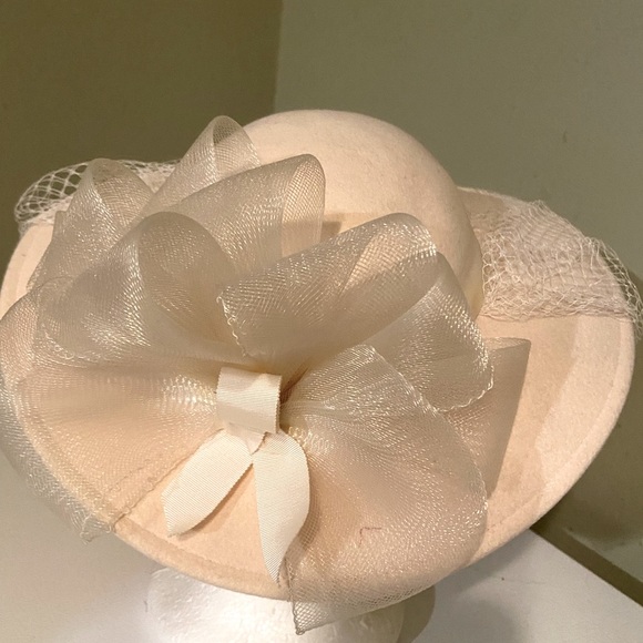 Beautiful Lt. Ivory Wool Sonni of S. F. Church Dress Hat - Picture 2 of 8